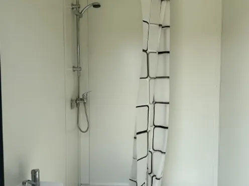 Contenedor Sanitario con 3 Cabinas